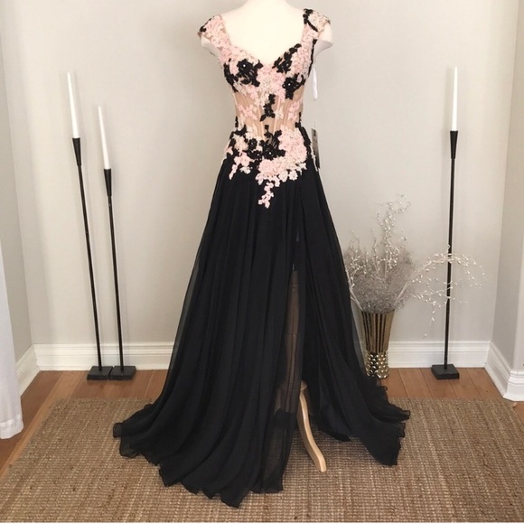Mac Duggal Dresses & Skirts - Mac Duggal Black pink lace chiffon bodice dress